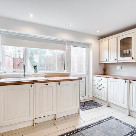 Liverpool Home With Free Parking 西部德比 外观 照片