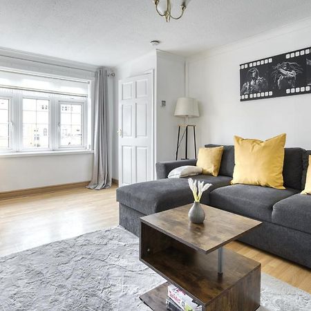 Liverpool Home With Free Parking 西部德比 外观 照片