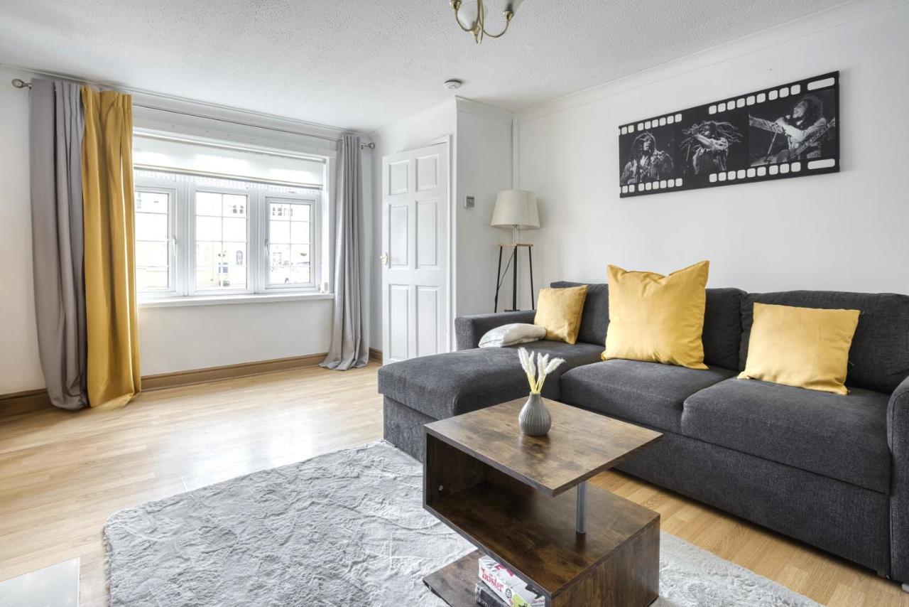Liverpool Home With Free Parking 西部德比 外观 照片